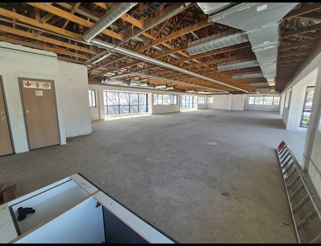 333M² OFFICE TO LET IN WOODMEAD